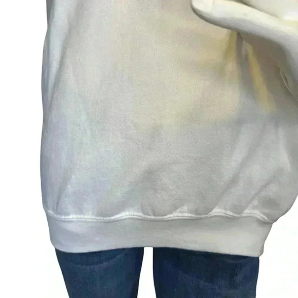 Gildan merry Christmas sweatshirt size medium. - Picture 11 of 13